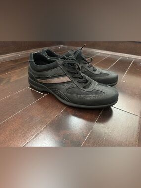 Ecco Men's Black Sneakers with Subtle Brown Stripe